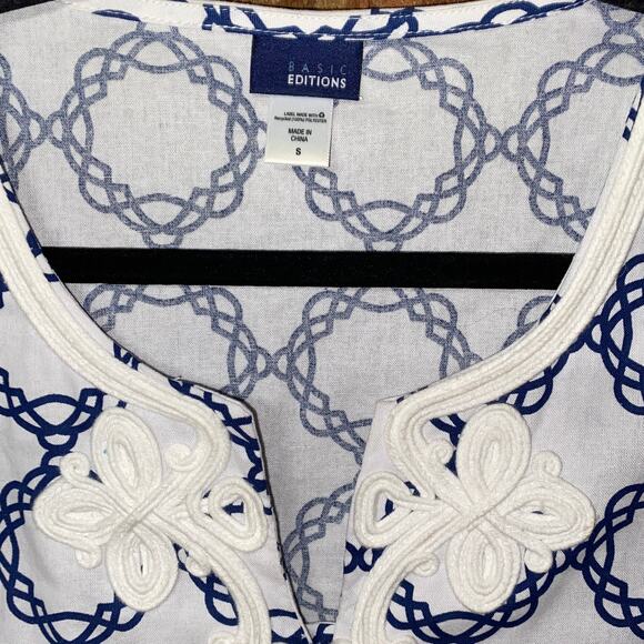 Basic Editions White Blue Embroidered Printed 3/4 Sleeve Tunic Top Women's Small - Picture 4 of 6